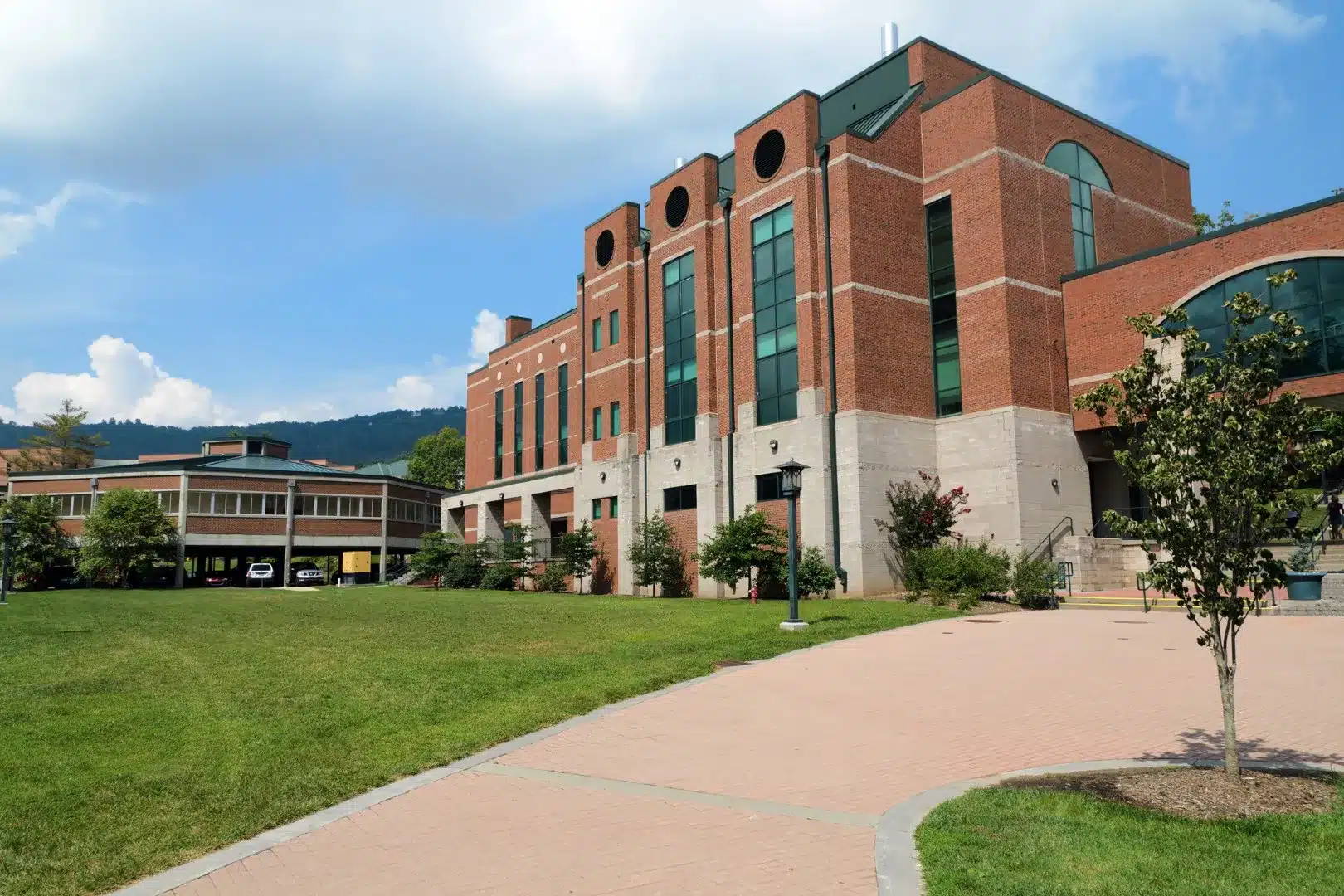 university cleaning- aspen maintenance
